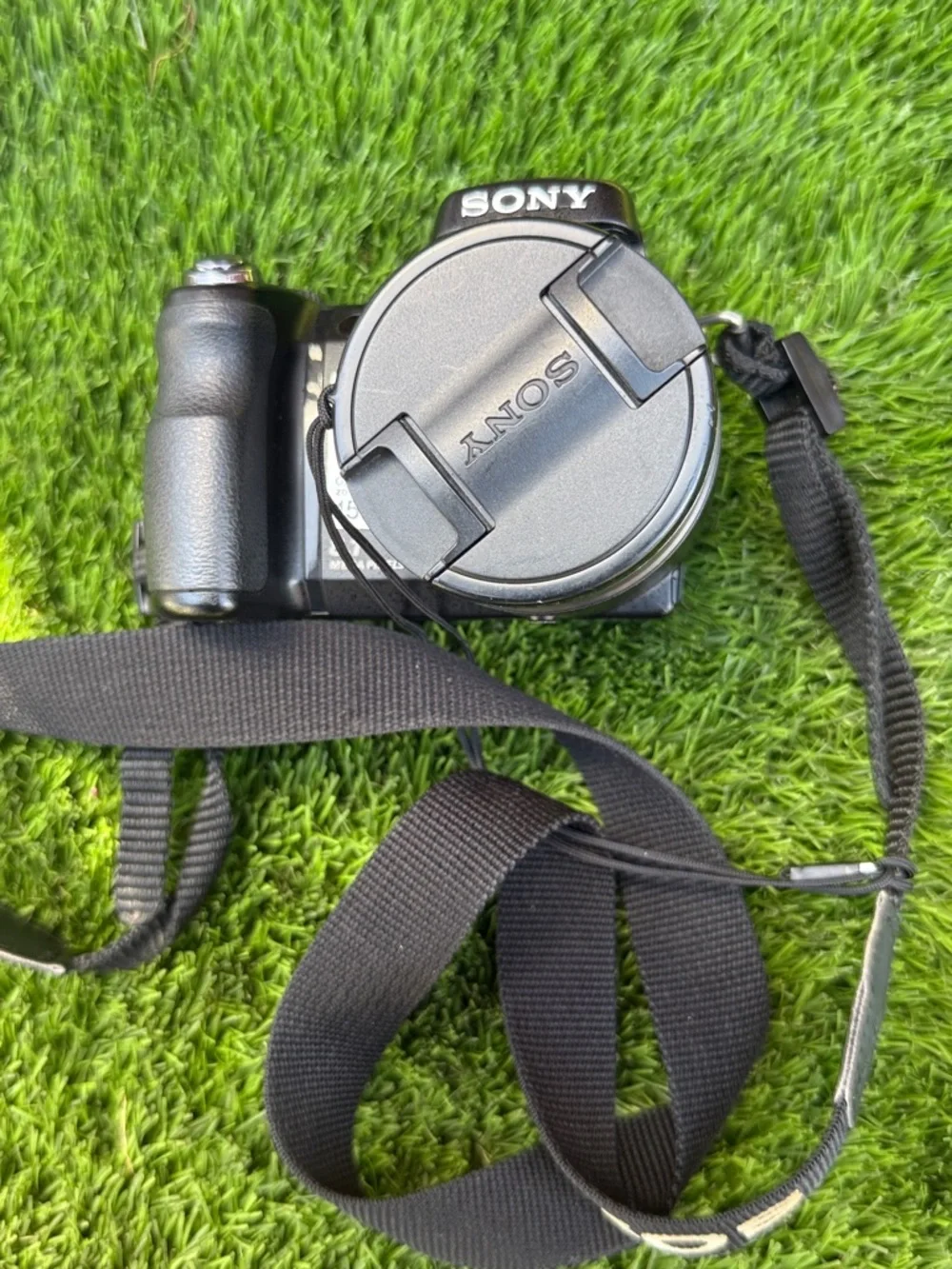Sony Black Bridge Camera with Carl Zeiss Lens and Branded Strap